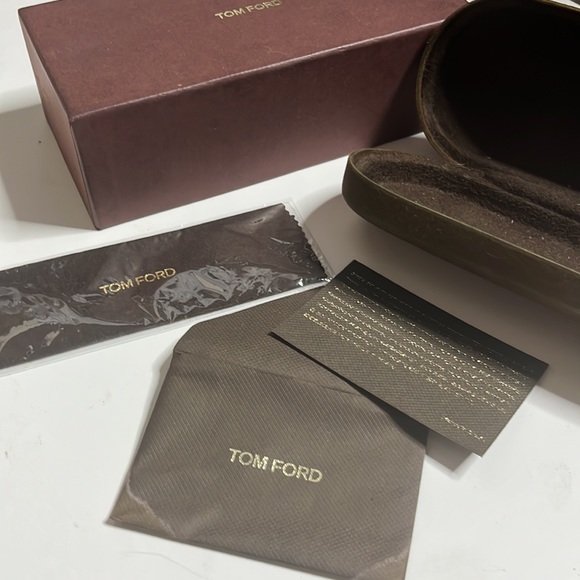 Tom Ford glasses case / sunglasses case and box new cloth and card set - Picture 5 of 5